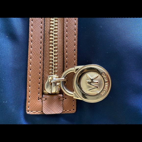 Michael Kors Crossbody Bag - Picture 3 of 7